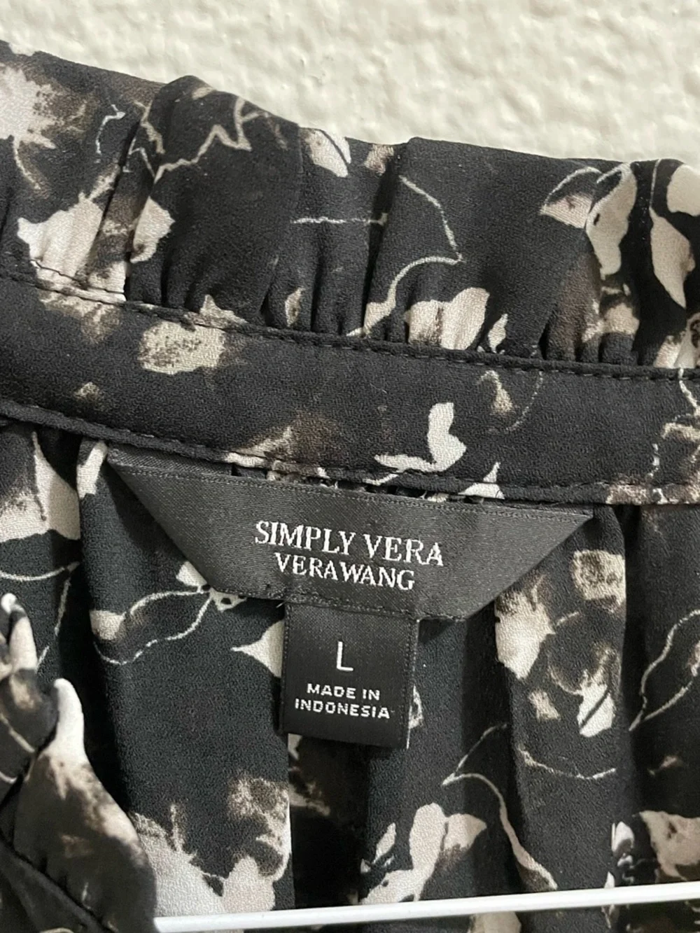 Simply Vera Vera Wang Black Sleeveless Floral Blouse